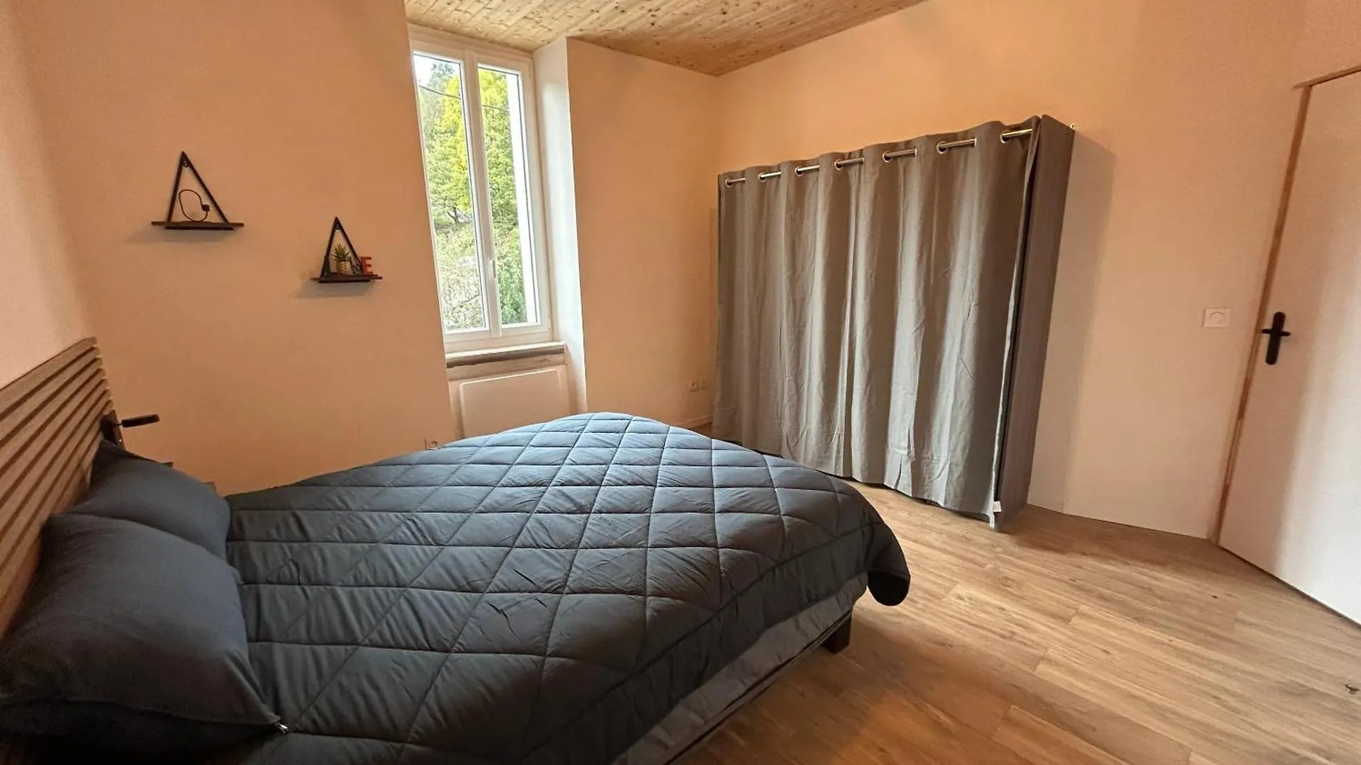 Appartement Charmant A Savignac Les Ormeaux 56 M² Balcon 0*, Savignac-les-Ormeaux