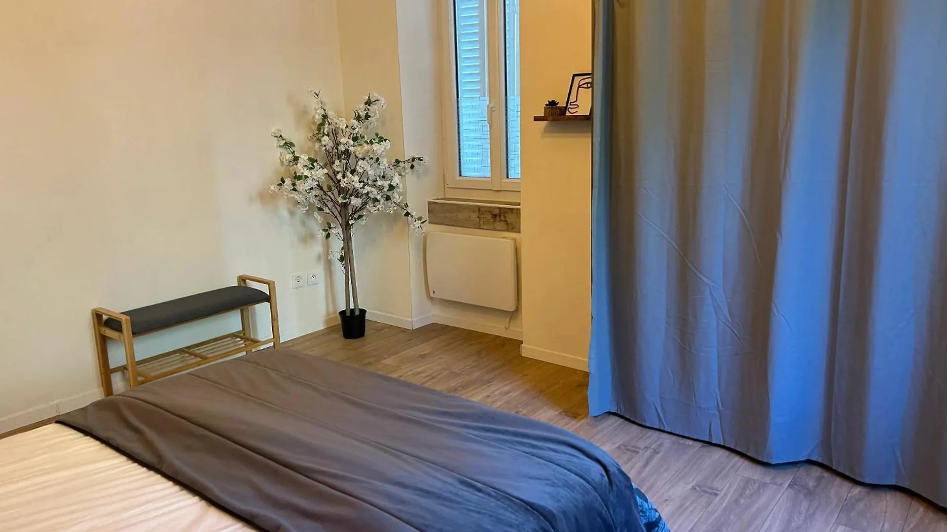 Lägenhet Appartement Charmant A Savignac Les Ormeaux 56 M² Balcon Frankrike